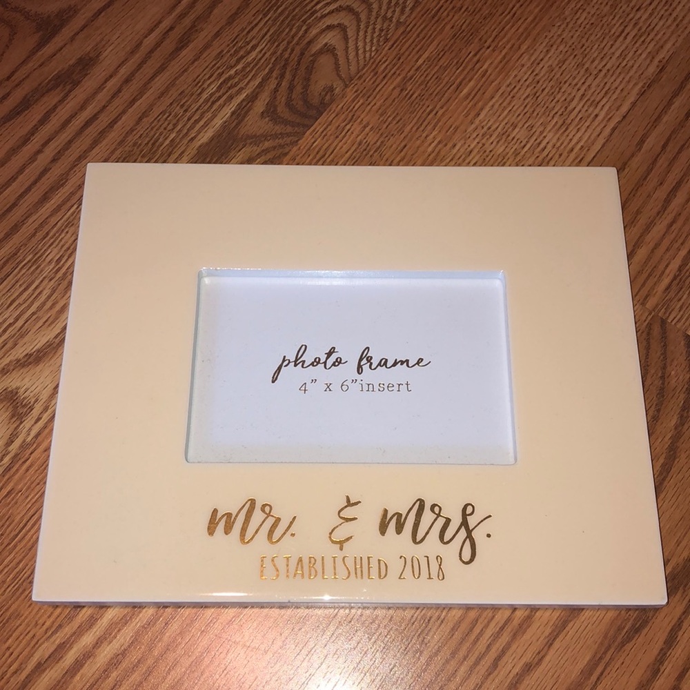 NWT Mr. & Mrs. Established 2018 Frame